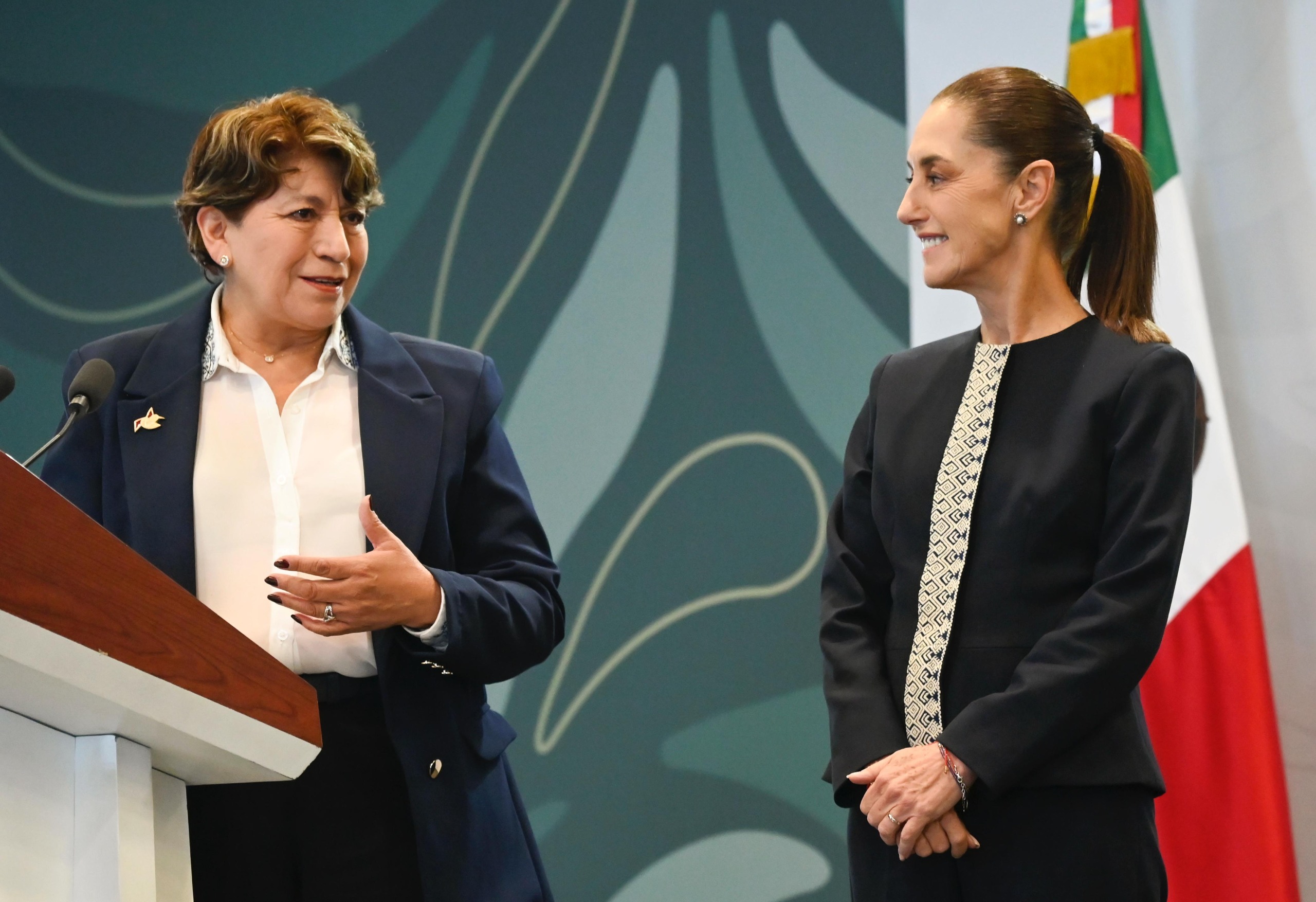 Delfina Gómez y Claudia Sheinbaum presentaron robots policías con IA.jpeg